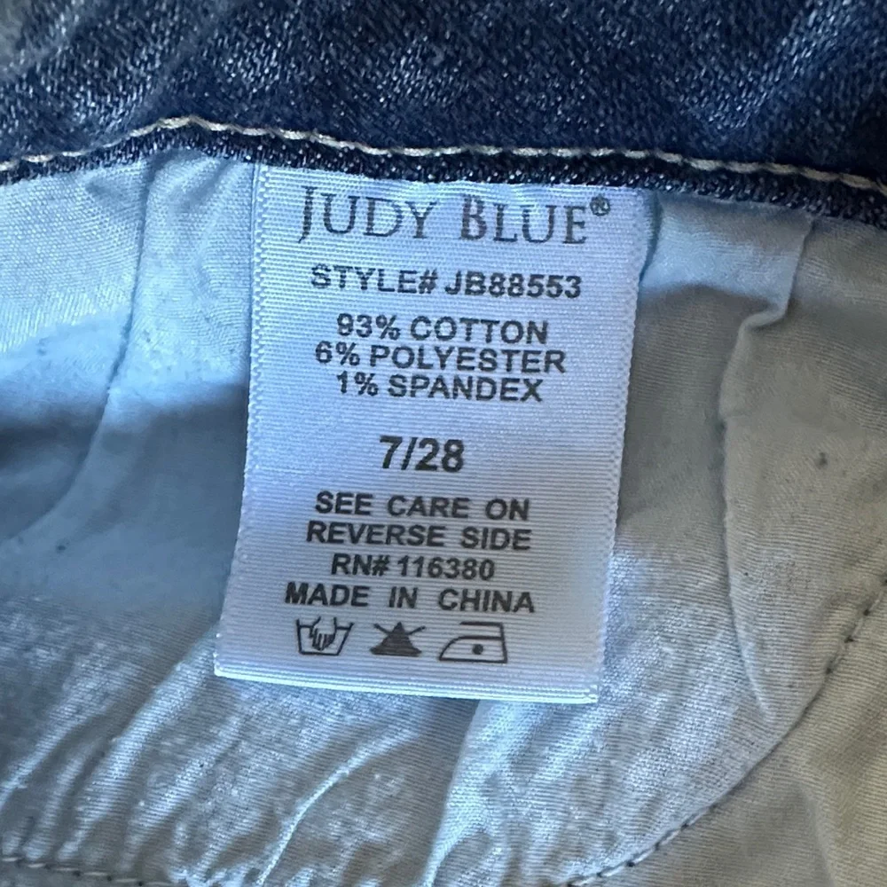 Judy Blue Light Blue Star Boyfriend Jeans - Picture 4 of 10